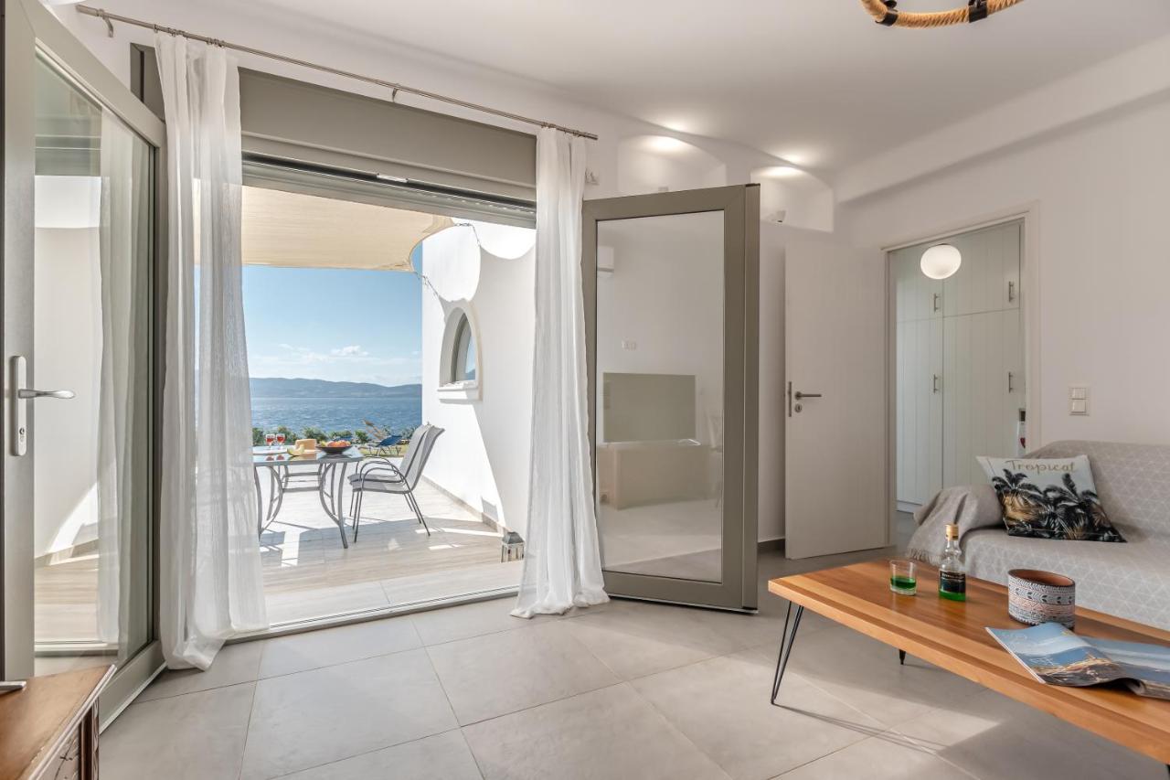 Dionysus House And Ariadne Apartment Stelida  Exterior photo