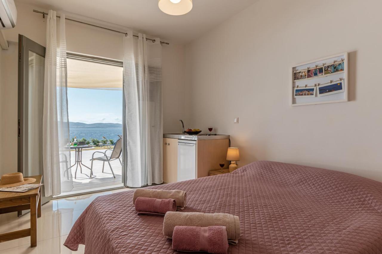 Dionysus House And Ariadne Apartment Stelida  Exterior photo